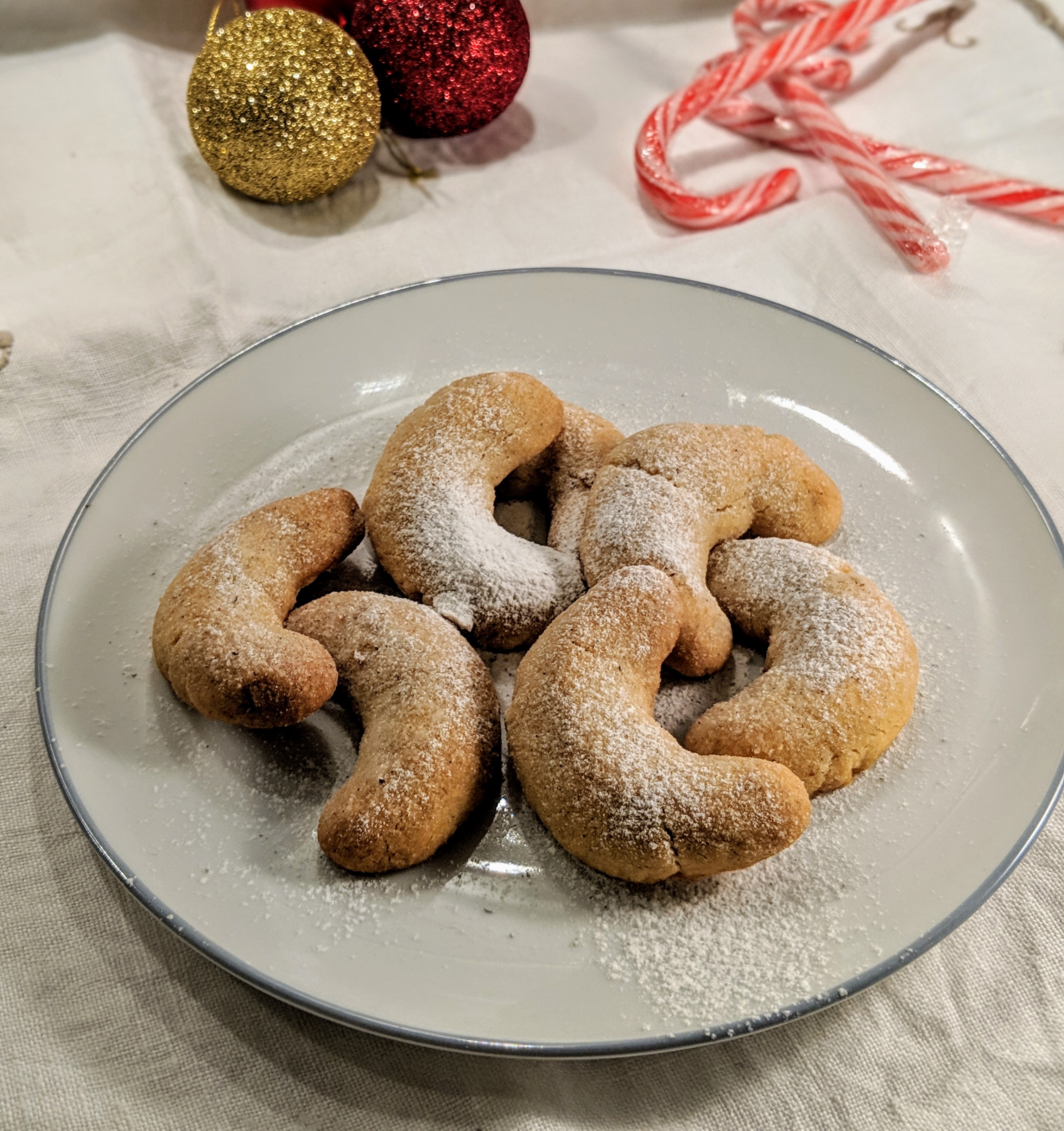 Vanillekipferl (vanilla crescents)
